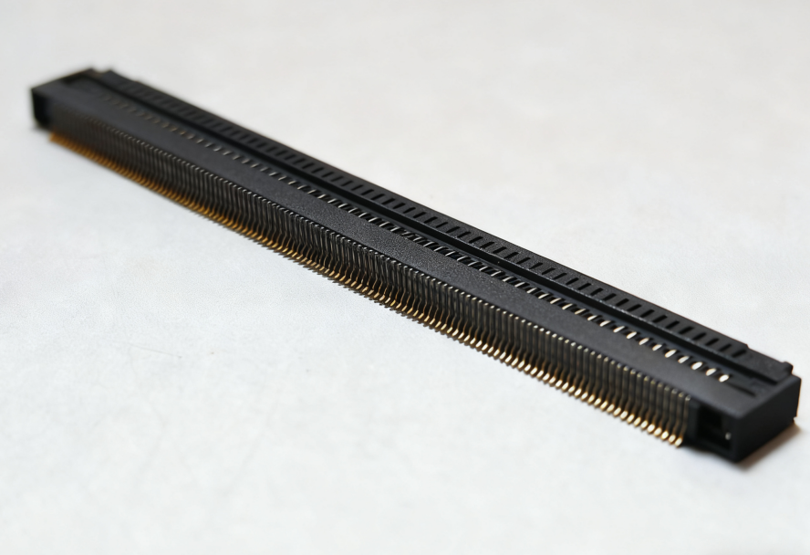FPC0.4间距120P卧贴单接触前翻盖带卡扣 H=2.0mm(0420)